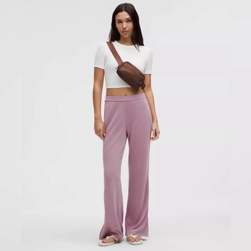 Lululemon Everywhere Belt Bag 1L- Lava Cake